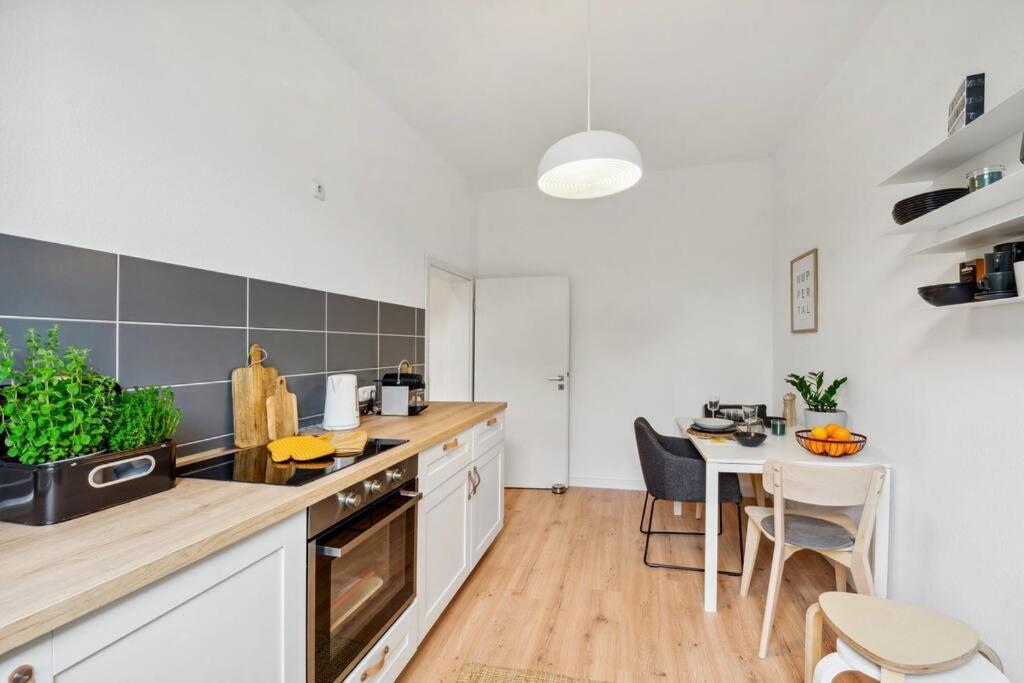 Wuppertaler Altbau-Traum Gutenberg - Naehe Dus & Dortmund & Koeln & Essen Apartment Exterior foto